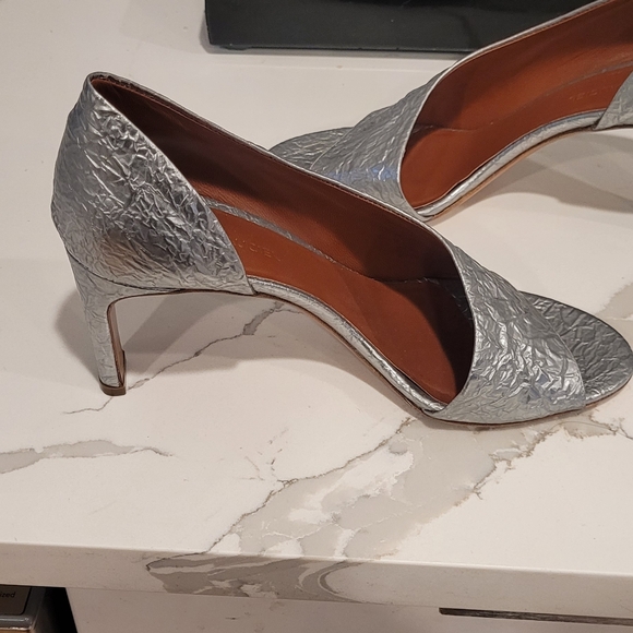 Woman's shoes - Picture 11 of 13